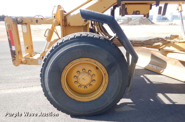 image for item MY9000 2003 Caterpillar 140H  motor grader