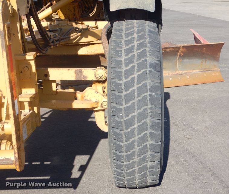 image for item MY9000 2003 Caterpillar 140H  motor grader