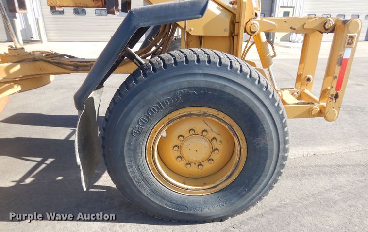 image for item MY9000 2003 Caterpillar 140H  motor grader