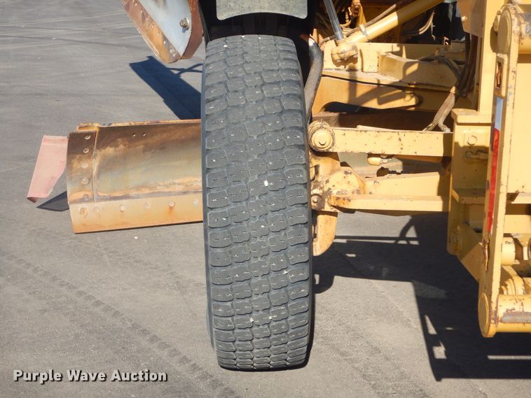 image for item MY9000 2003 Caterpillar 140H  motor grader