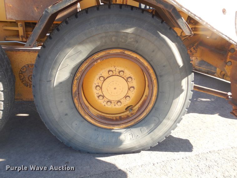 image for item MY9000 2003 Caterpillar 140H  motor grader