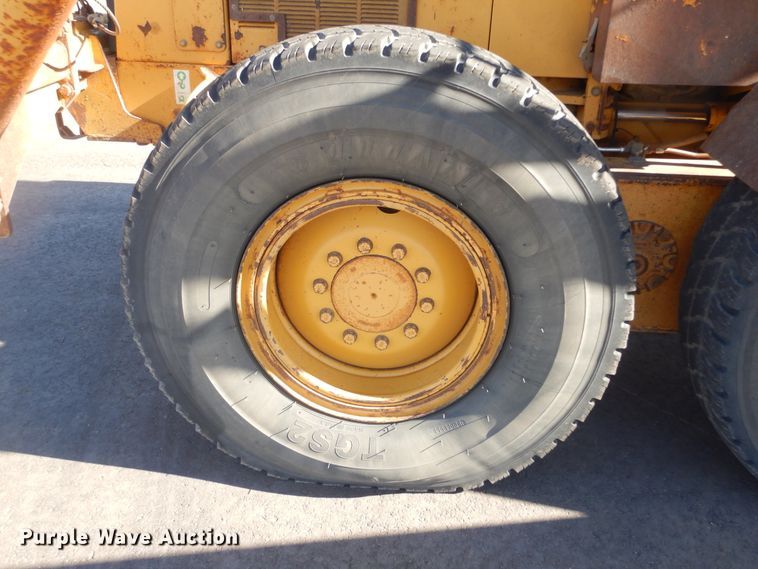 image for item MY9000 2003 Caterpillar 140H  motor grader