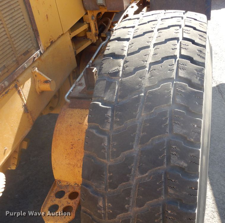 image for item MY9000 2003 Caterpillar 140H  motor grader