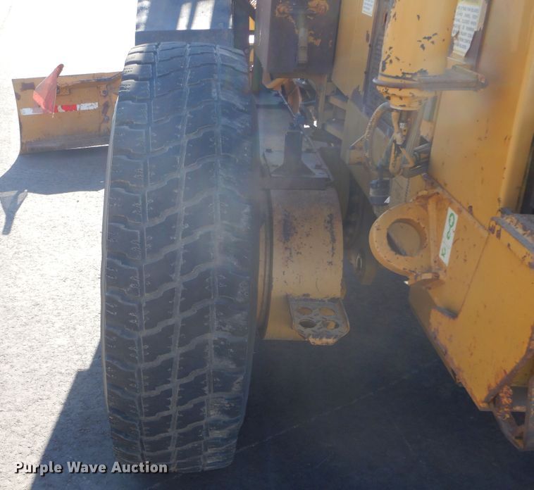 image for item MY9000 2003 Caterpillar 140H  motor grader