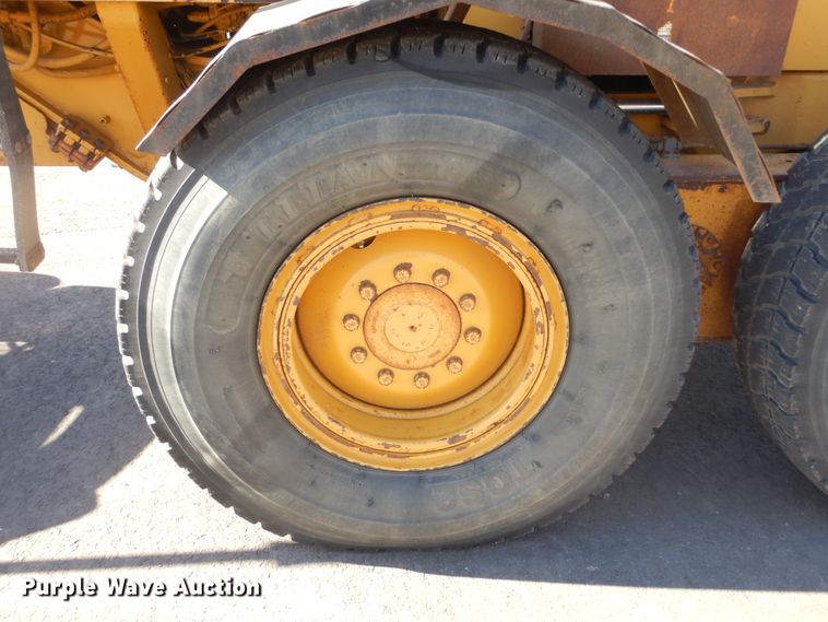 image for item MY9000 2003 Caterpillar 140H  motor grader