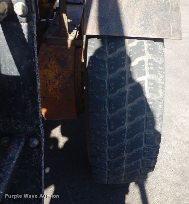 image for item MY9000 2003 Caterpillar 140H  motor grader