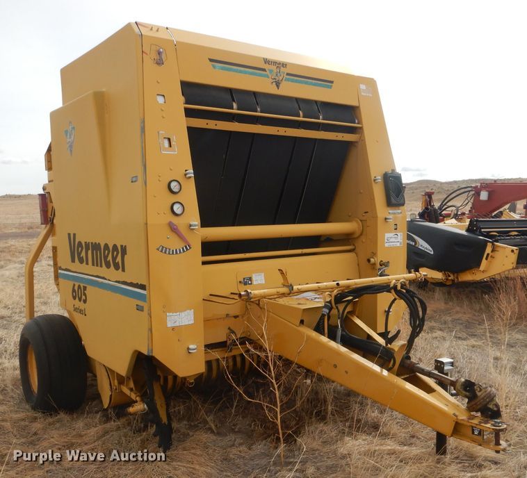 image for item DJ1286 Vermeer 605L  round baler