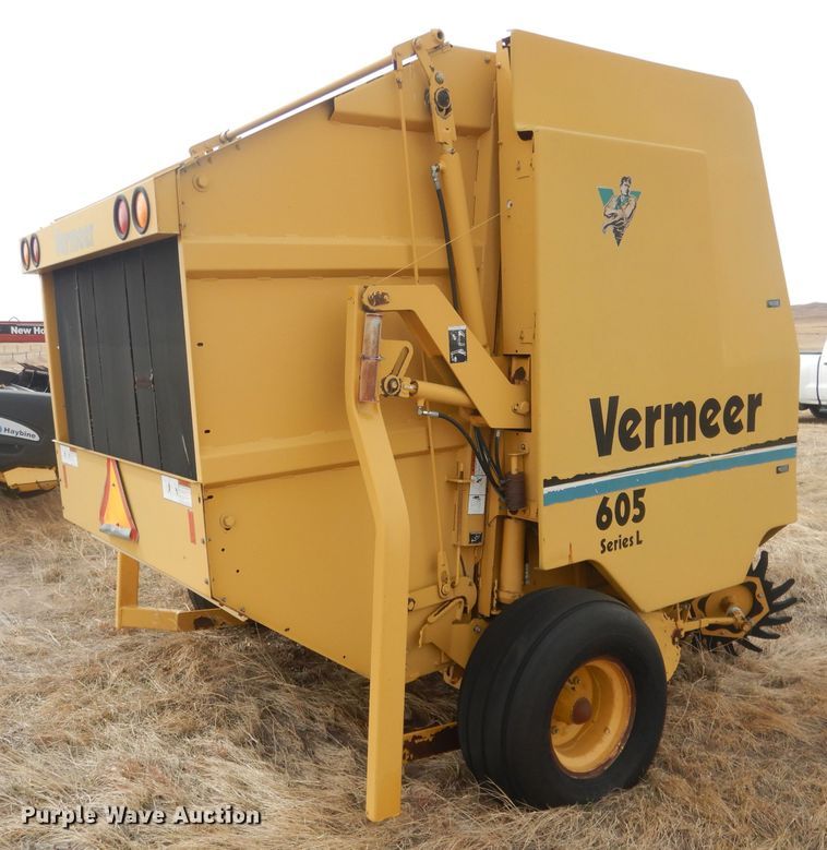 image for item DJ1286 Vermeer 605L  round baler