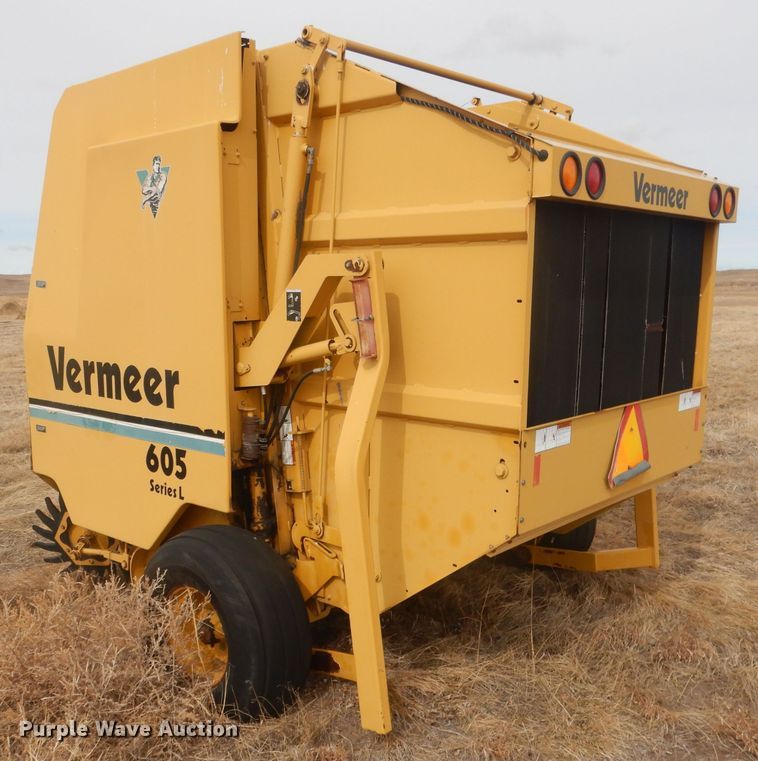 image for item DJ1286 Vermeer 605L  round baler