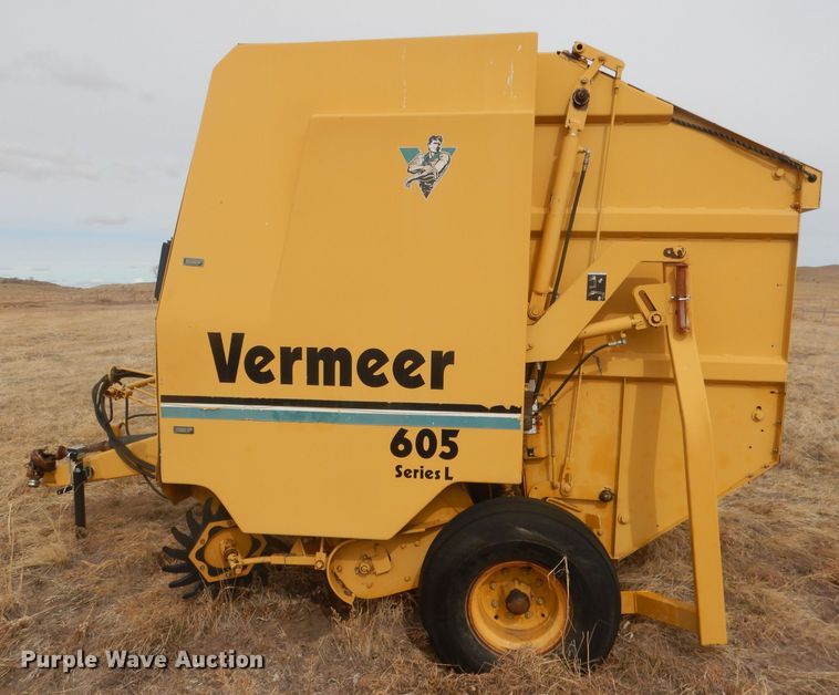 image for item DJ1286 Vermeer 605L  round baler
