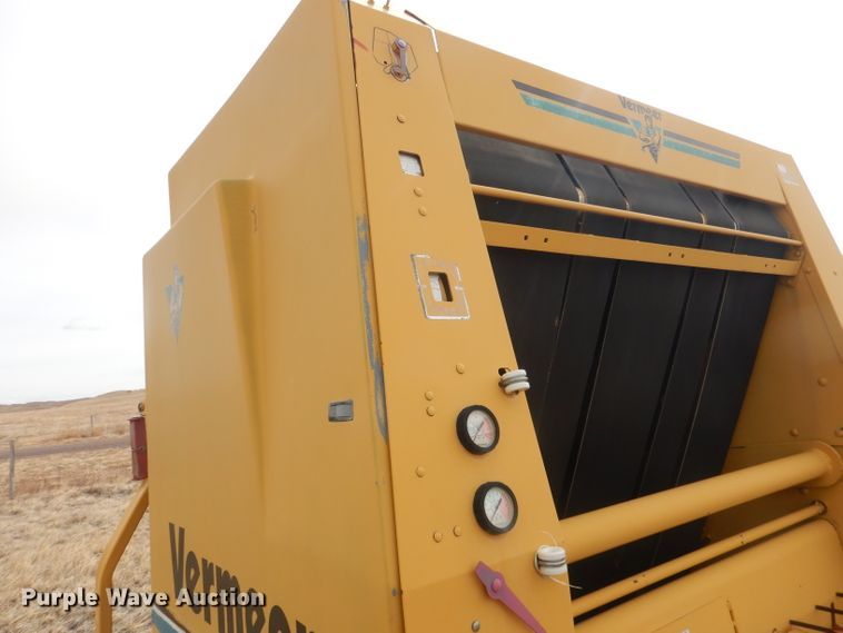 image for item DJ1286 Vermeer 605L  round baler