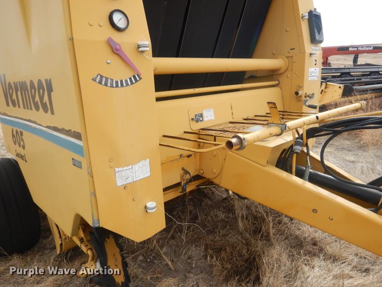 image for item DJ1286 Vermeer 605L  round baler