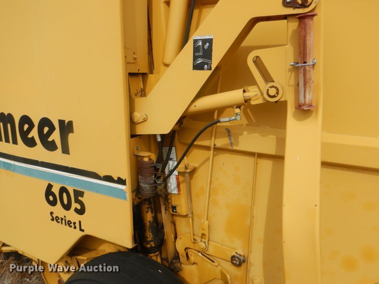 image for item DJ1286 Vermeer 605L  round baler