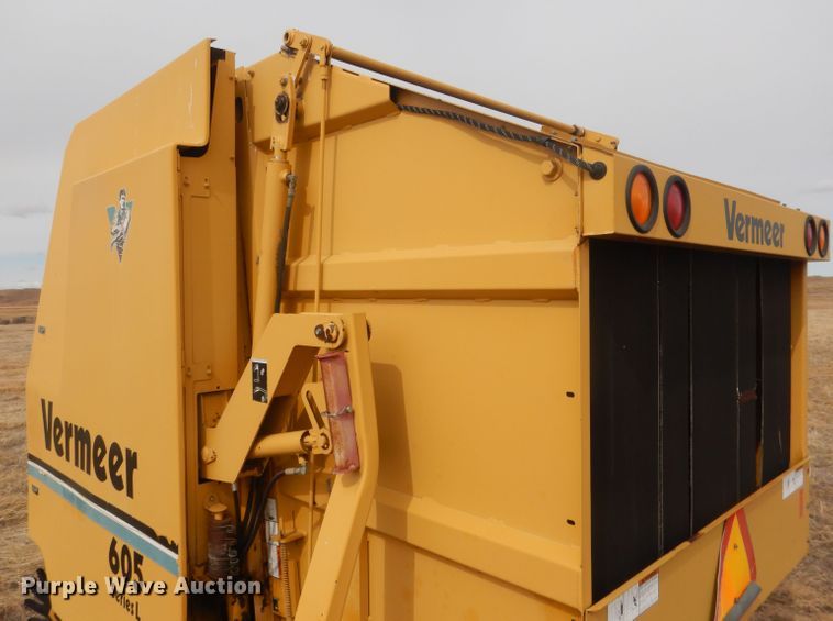 image for item DJ1286 Vermeer 605L  round baler