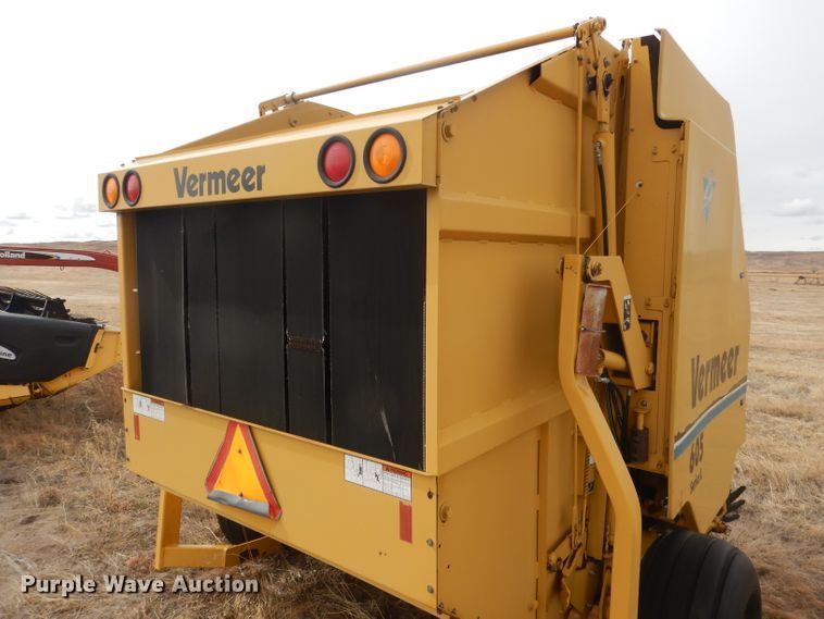 image for item DJ1286 Vermeer 605L  round baler