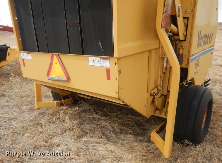 image for item DJ1286 Vermeer 605L  round baler