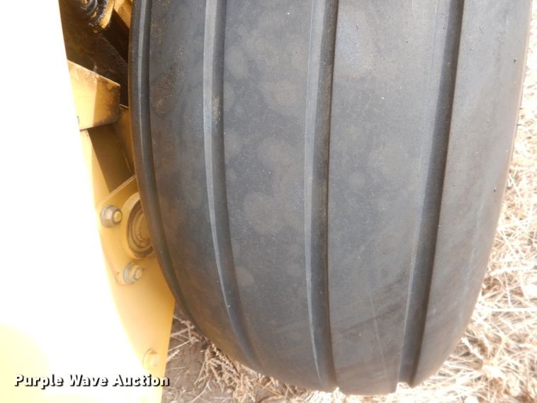 image for item DJ1286 Vermeer 605L  round baler