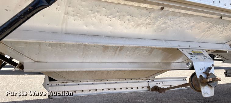 image for item DJ5115 2011 Wilson DWH-550 Pace Setter  grain trailer