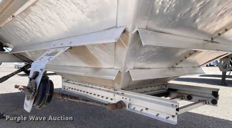 image for item DJ5115 2011 Wilson DWH-550 Pace Setter  grain trailer