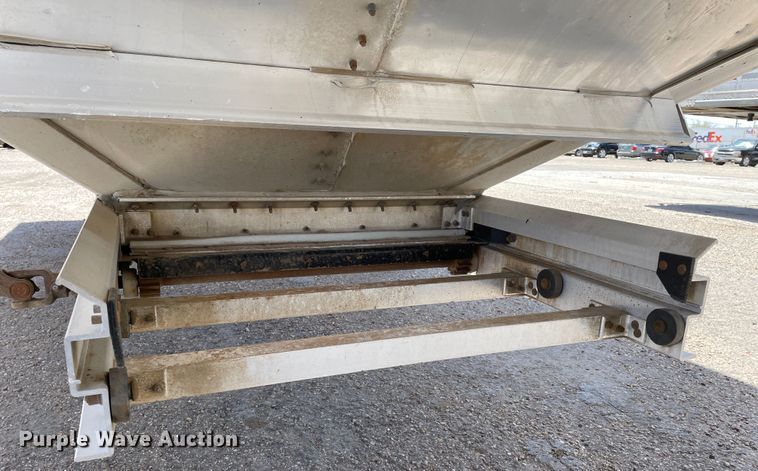 image for item DJ5115 2011 Wilson DWH-550 Pace Setter  grain trailer