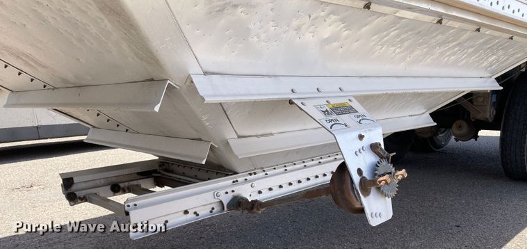 image for item DJ5115 2011 Wilson DWH-550 Pace Setter  grain trailer