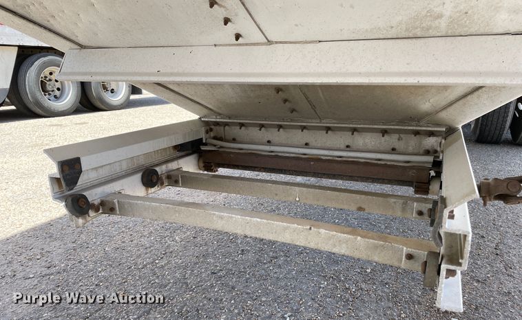 image for item DJ5115 2011 Wilson DWH-550 Pace Setter  grain trailer