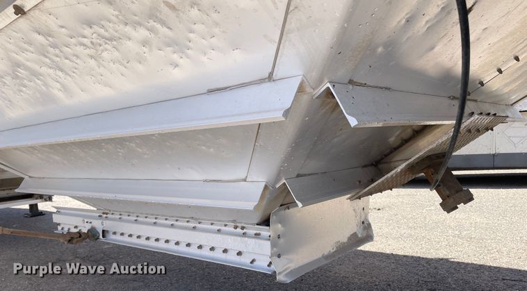 image for item DJ5115 2011 Wilson DWH-550 Pace Setter  grain trailer