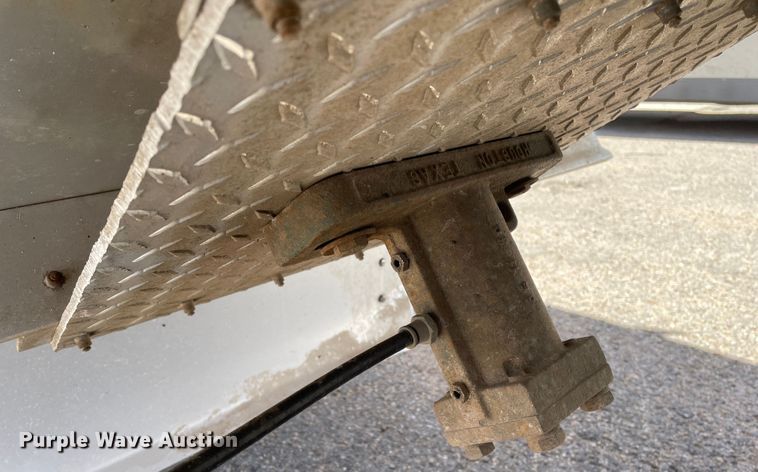 image for item DJ5115 2011 Wilson DWH-550 Pace Setter  grain trailer