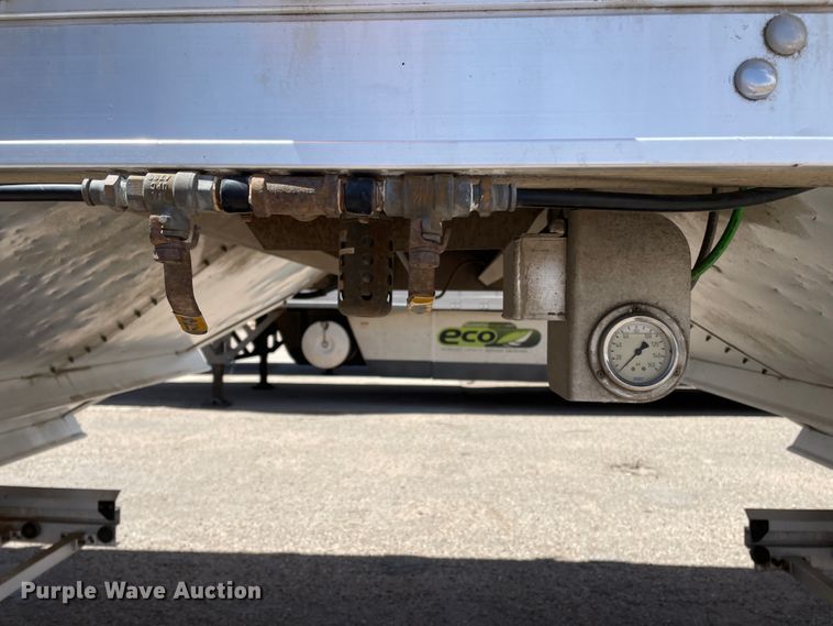 image for item DJ5115 2011 Wilson DWH-550 Pace Setter  grain trailer