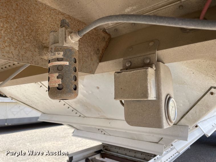 image for item DJ5115 2011 Wilson DWH-550 Pace Setter  grain trailer