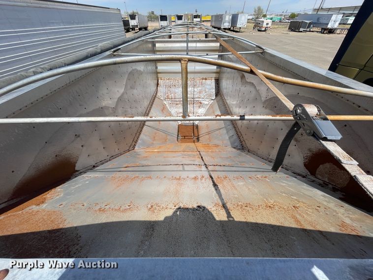 image for item DJ5115 2011 Wilson DWH-550 Pace Setter  grain trailer