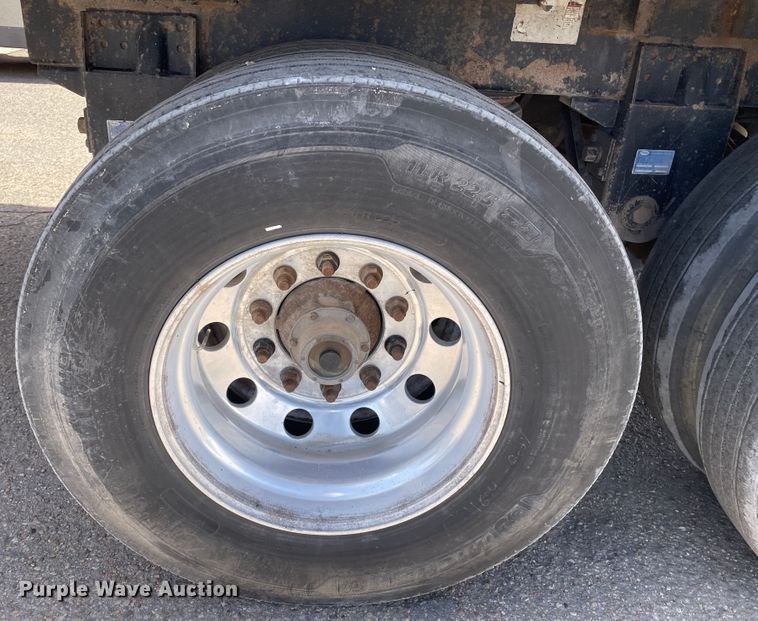 image for item DJ5115 2011 Wilson DWH-550 Pace Setter  grain trailer