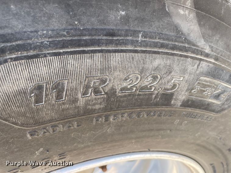 image for item DJ5115 2011 Wilson DWH-550 Pace Setter  grain trailer