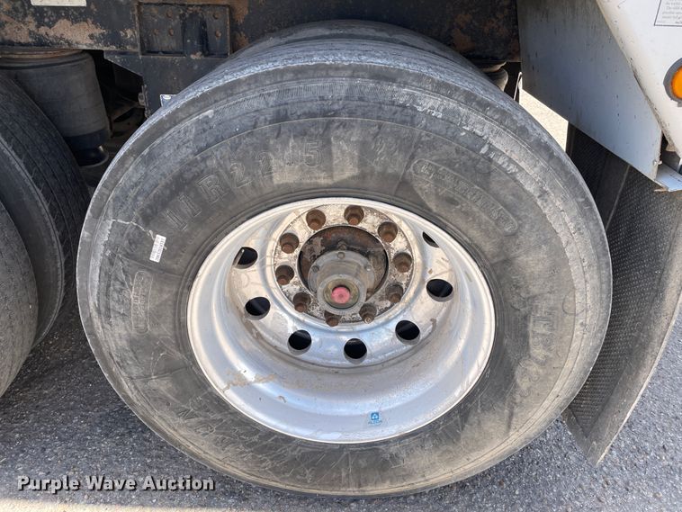 image for item DJ5115 2011 Wilson DWH-550 Pace Setter  grain trailer