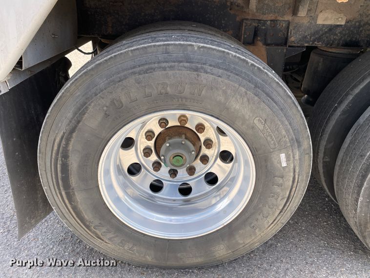 image for item DJ5115 2011 Wilson DWH-550 Pace Setter  grain trailer