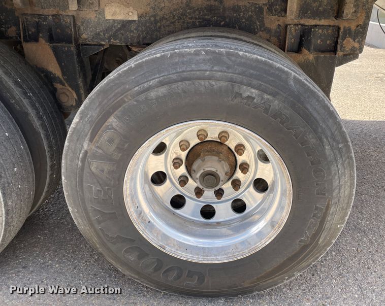 image for item DJ5115 2011 Wilson DWH-550 Pace Setter  grain trailer