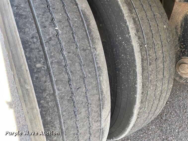 image for item DJ5115 2011 Wilson DWH-550 Pace Setter  grain trailer