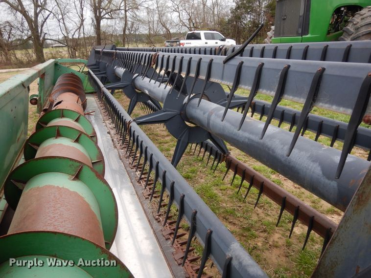 image for item DK0333 1991 John Deere 925  flex head