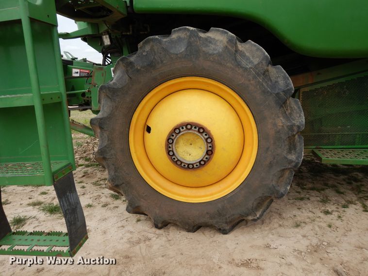image for item DK0334 2004 John Deere 9760 STS  RWA combine