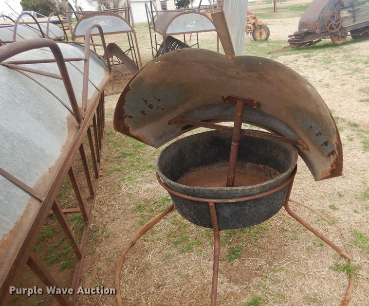 image for item DK0735 Livestock feeders