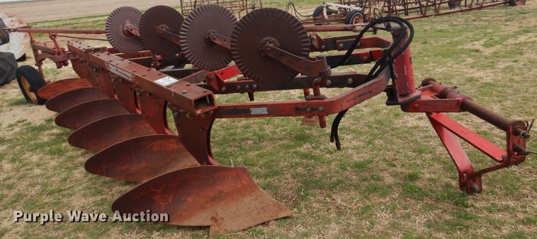 image for item DK0742 Massey Ferguson 86  six bottom plow