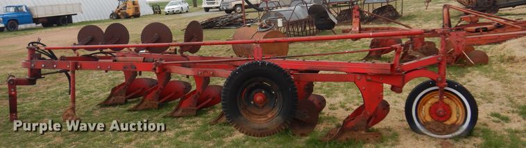 image for item DK0742 Massey Ferguson 86  six bottom plow