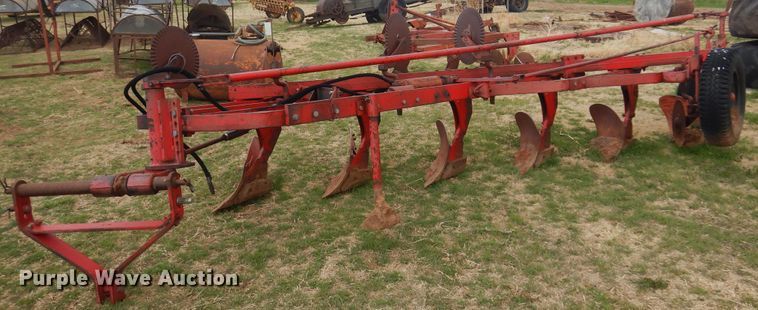 image for item DK0742 Massey Ferguson 86  six bottom plow