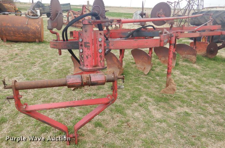 image for item DK0742 Massey Ferguson 86  six bottom plow