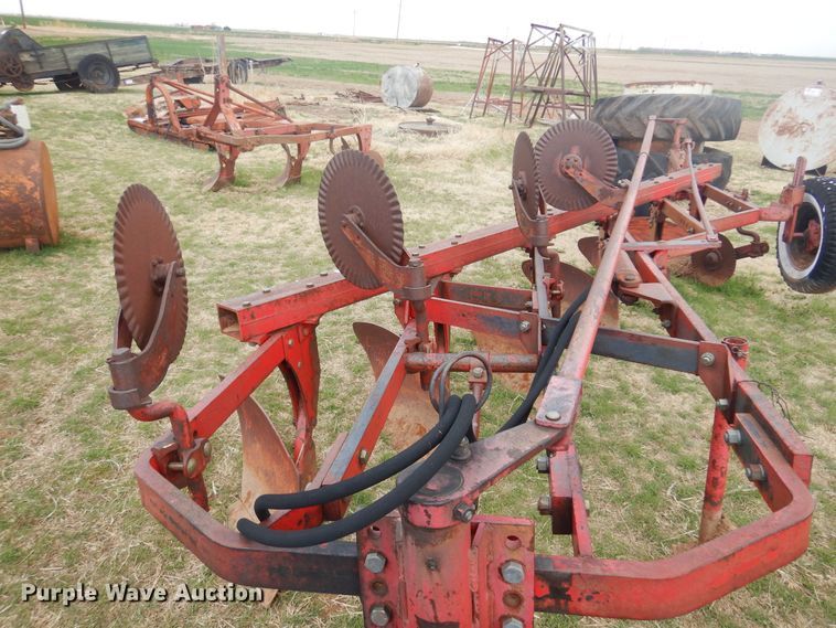 image for item DK0742 Massey Ferguson 86  six bottom plow