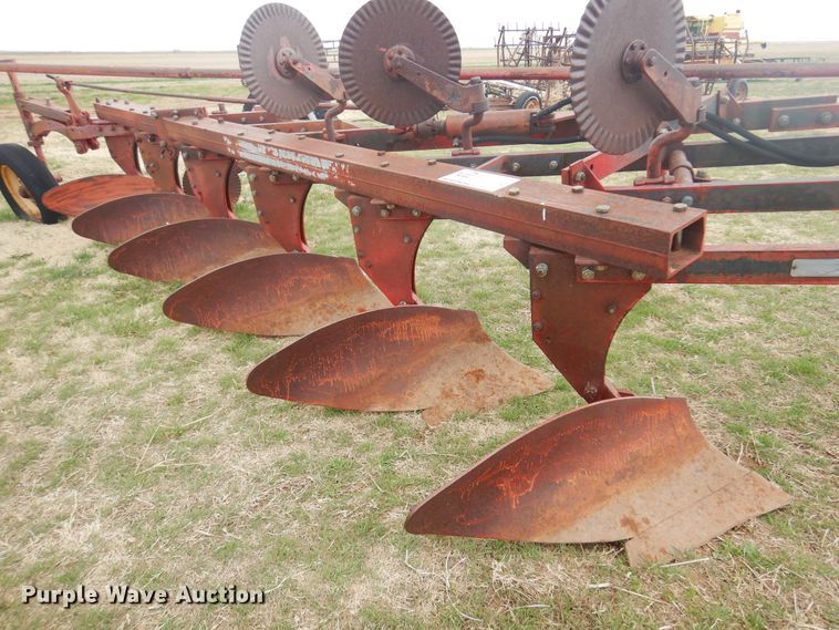 image for item DK0742 Massey Ferguson 86  six bottom plow