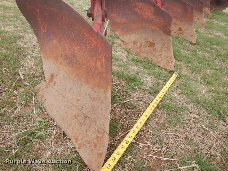 image for item DK0742 Massey Ferguson 86  six bottom plow