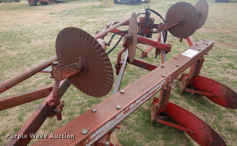 image for item DK0742 Massey Ferguson 86  six bottom plow