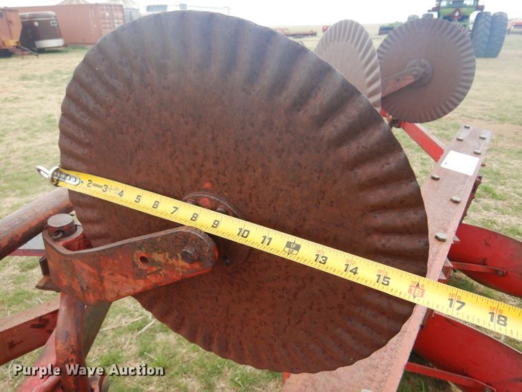 image for item DK0742 Massey Ferguson 86  six bottom plow