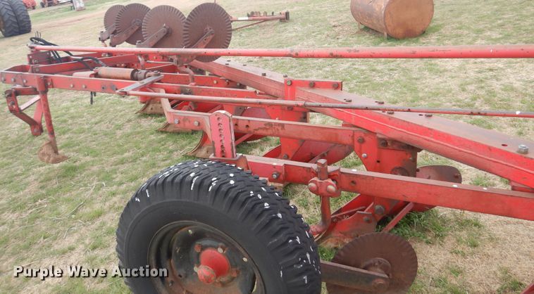image for item DK0742 Massey Ferguson 86  six bottom plow